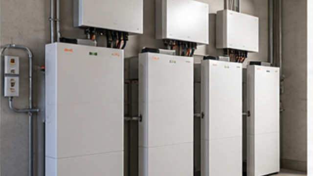 Batterie solaire en hiver : limites en Suisse